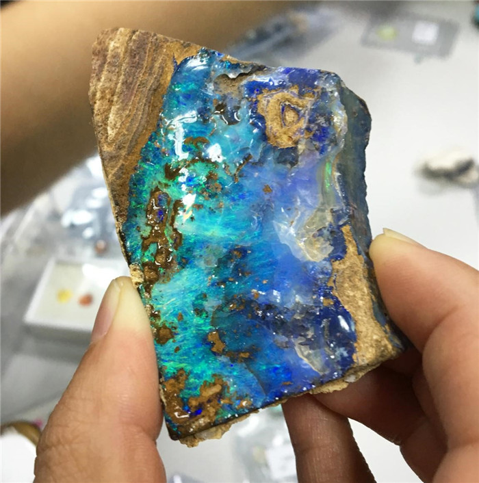 欧泊的新产地与品种