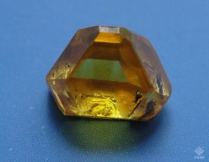 高压高温（HPHT）合成钻石原石