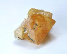 稀有宝石——白钨矿