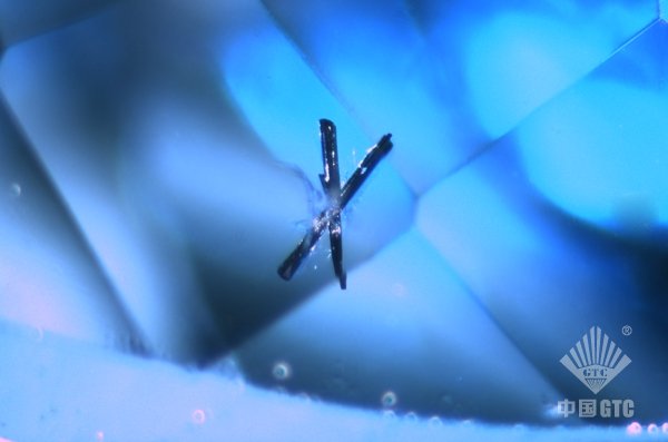 神奇的托帕石包体