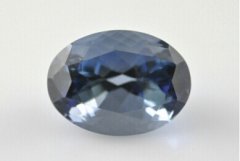 不寻常的强二色性海蓝宝石